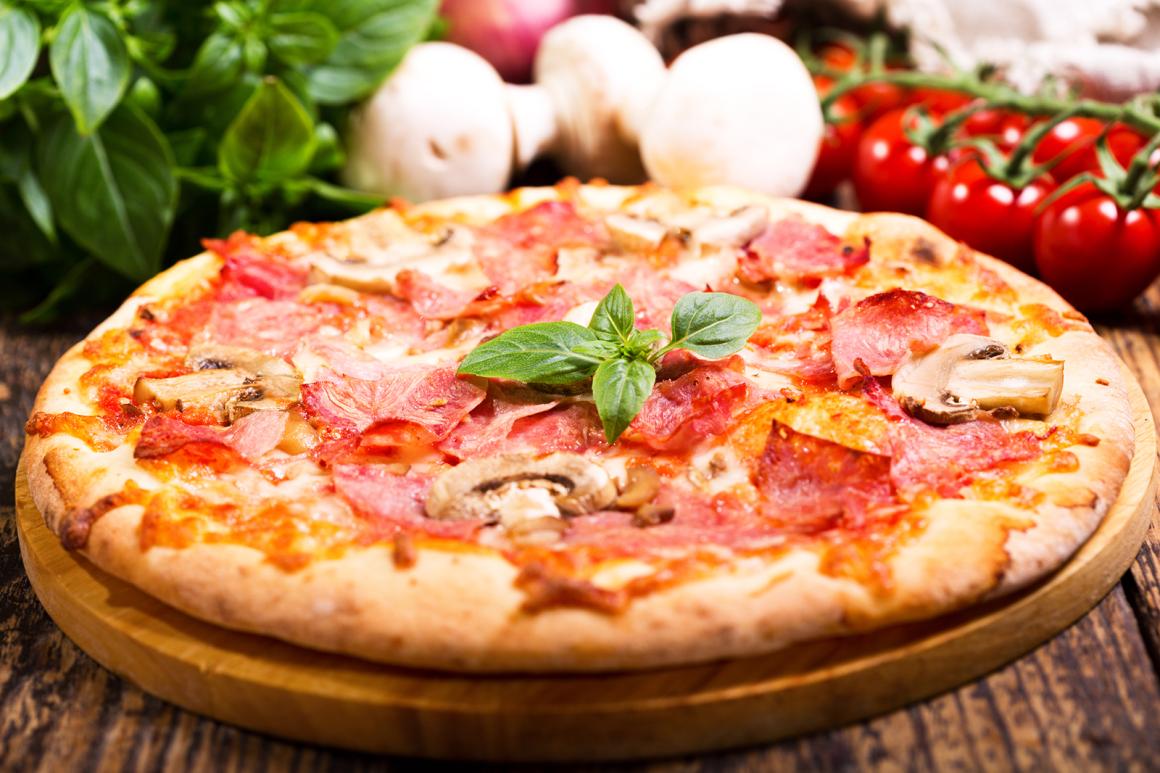 Pizza Prosciutto e Fungi