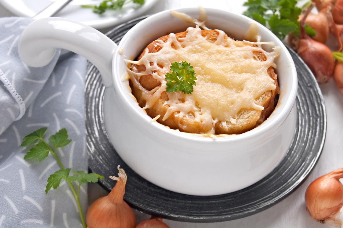 Zwiebelsuppe mit Greyerzerbrötli