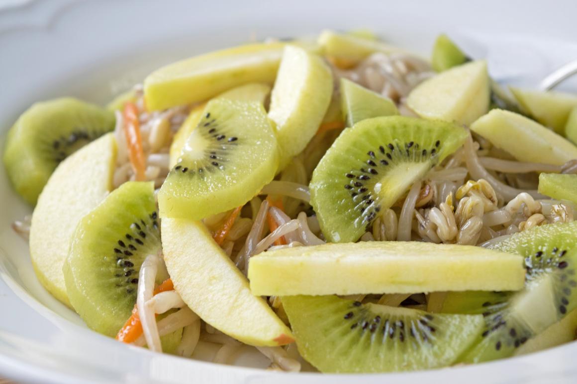Sprossen-Apfel-Kiwi-Salat