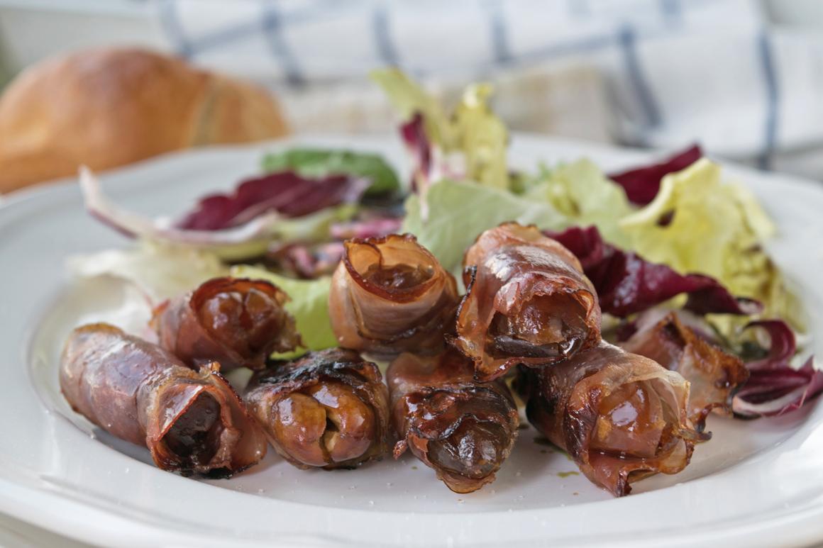 Datteln mit Speck