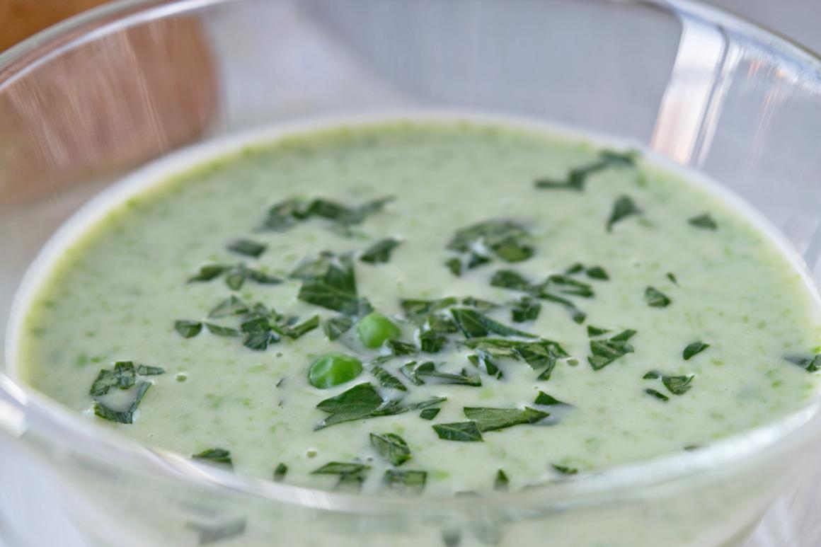 Erbsencremesuppe mit Minze