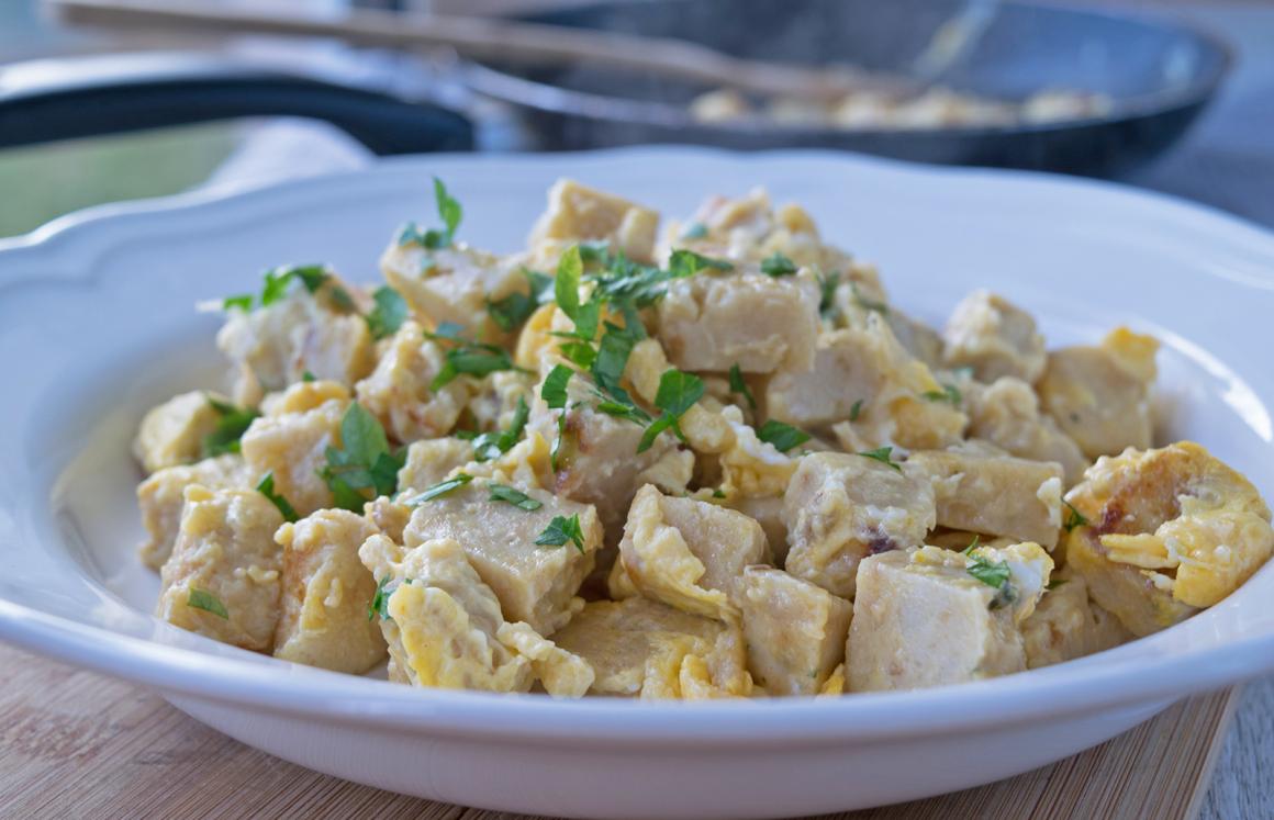Geröstete Knödel mit Ei