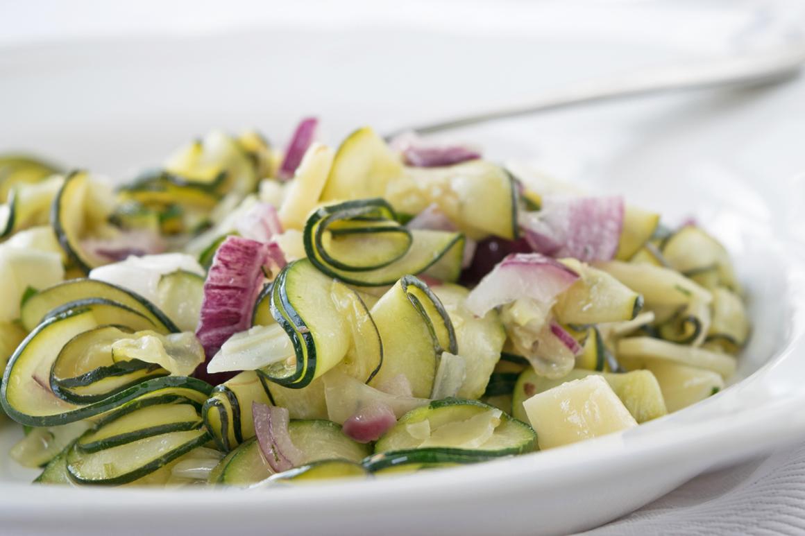 Zucchetti-Käse Salat