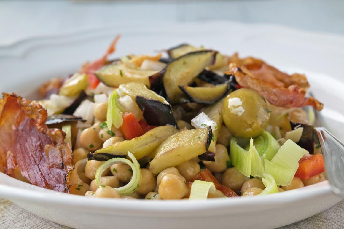 Auberginensalat mit Kichererbsen