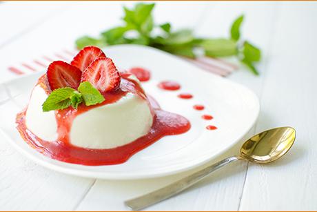 Panna Cotta mit Erdbeerspiegel