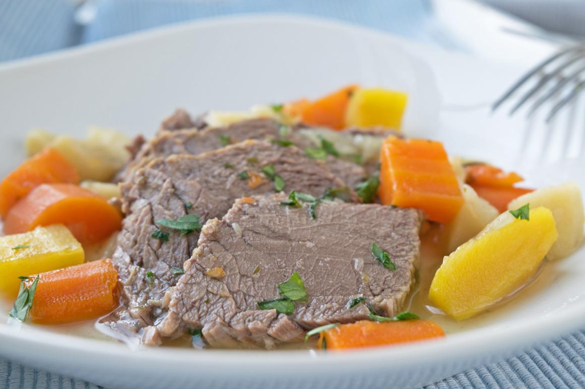 Zart gekochtes Siedfleisch mit Gemüse
