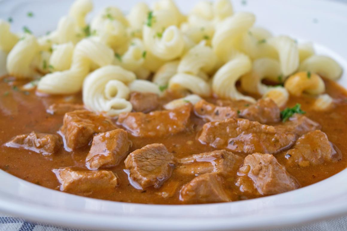 Gulasch aus dem Römertopf