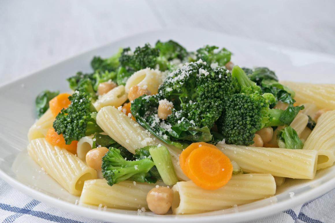 Warmer Rigatoni-Bohnen-Salat