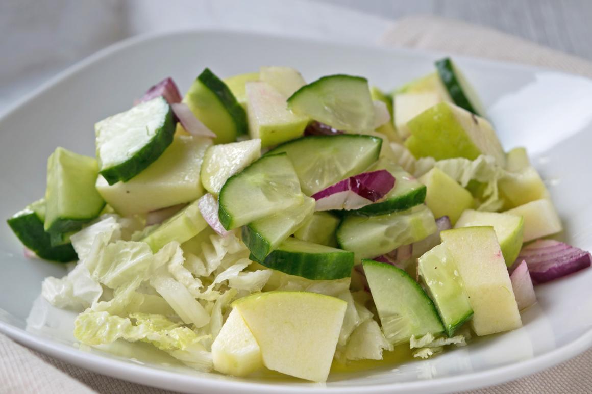 Fruchtiger Apfel-Gurken-Salat
