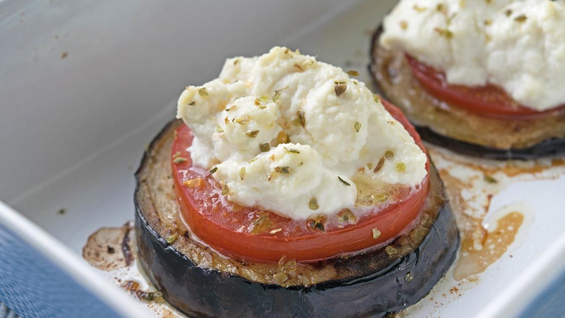 Auberginenscheiben mit gebackenem Feta