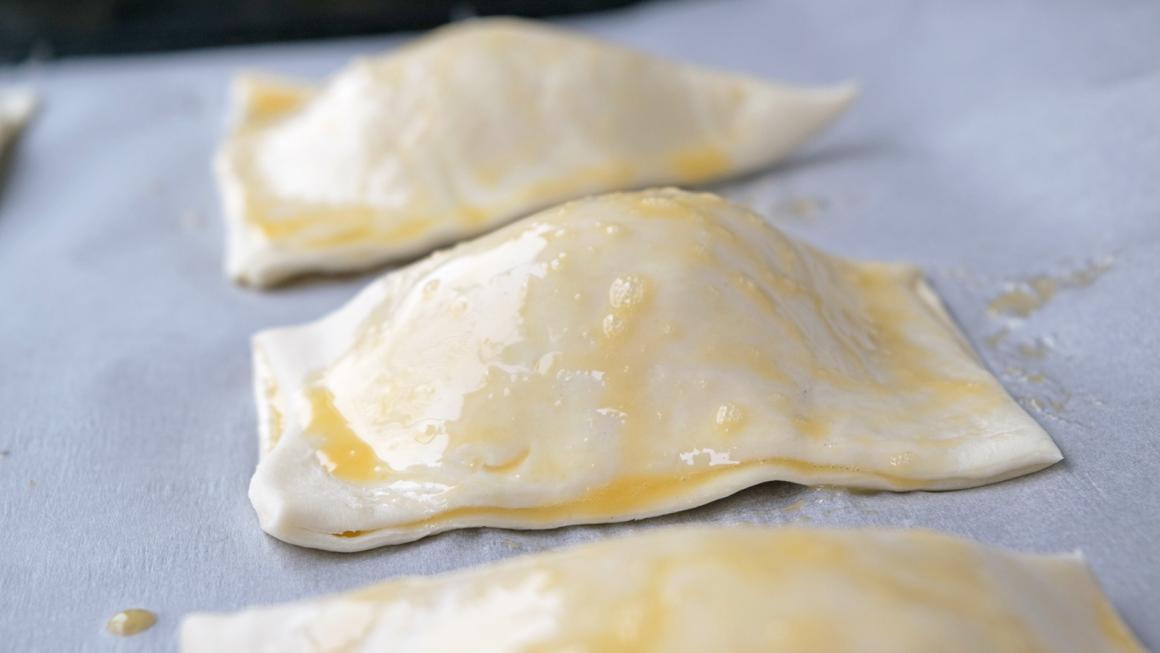 Griechische Blätterteigtäschli
