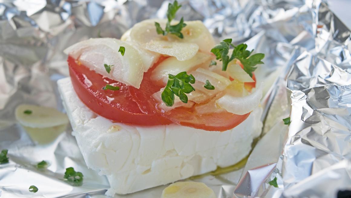 Grillierter Feta mit Tomaten