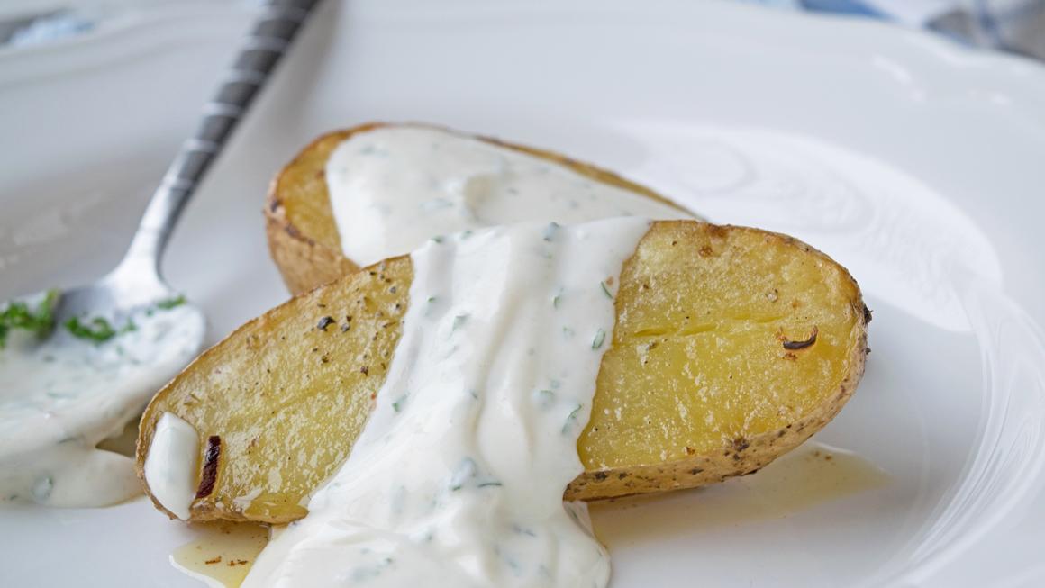 Kräuterofenkartoffeln mit Knoblauchdipp