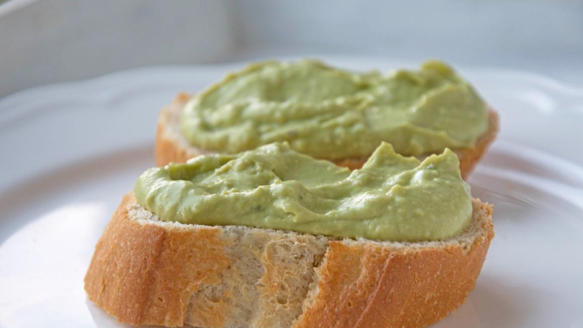 Pesto mit Avocado