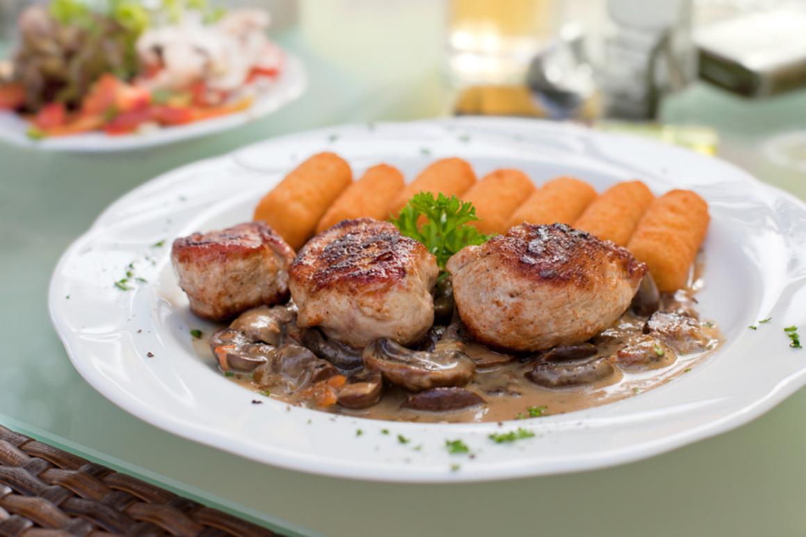 Schweinemedaillons mit Champignonsauce