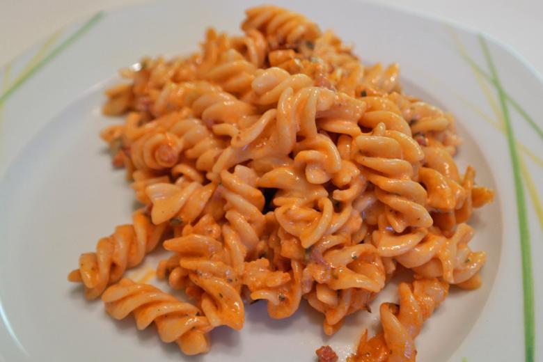 Nudeln al dente mit Tomaten