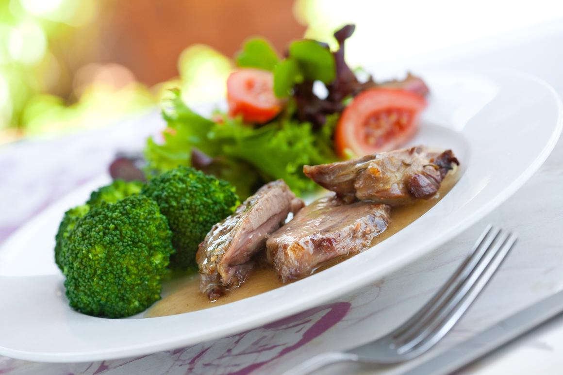 Lammhüftli mit Weinsauce