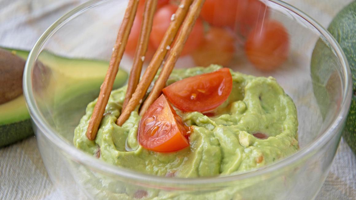 Frisches Guacamole mit Ziegenjoghurt