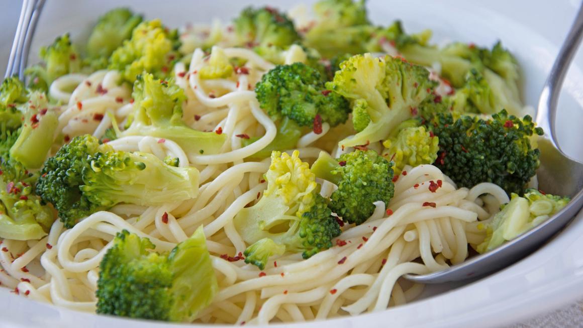 Feurige Spaghetti an Broccoli