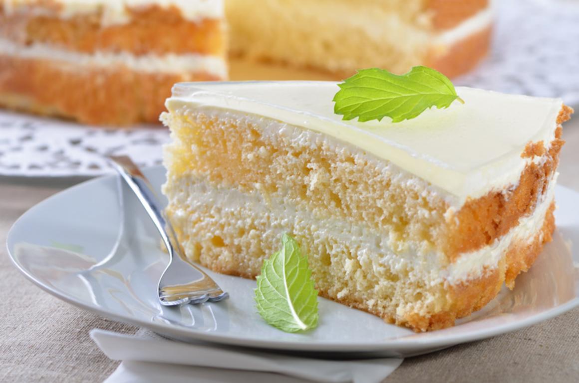Biskuittorte mit Joghurtcreme