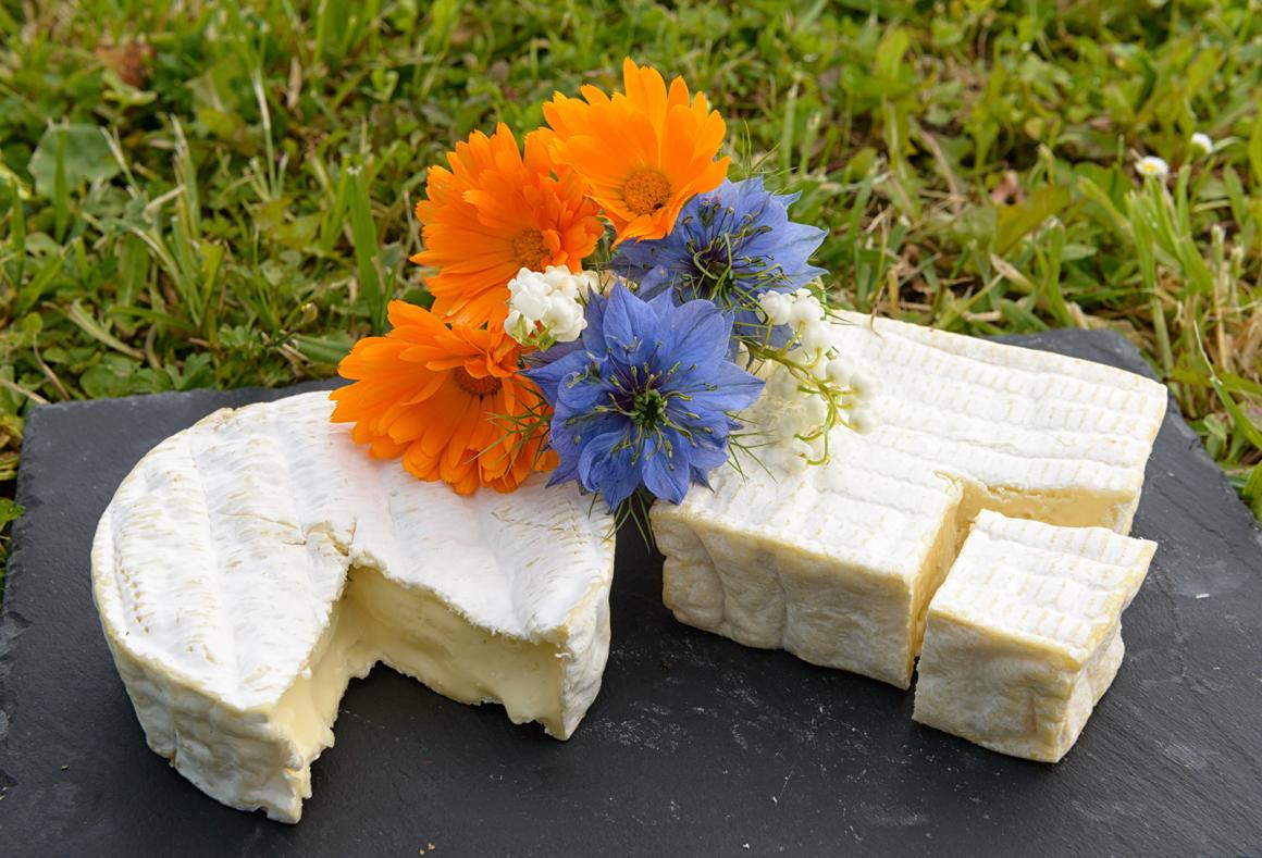 Leichte Briespiesschen mit Honigpfeffersauce