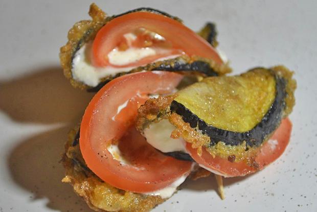 Auberginen mit Ei und Tomaten