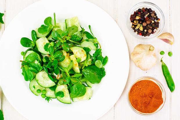 Portulaksalat mit Blinis