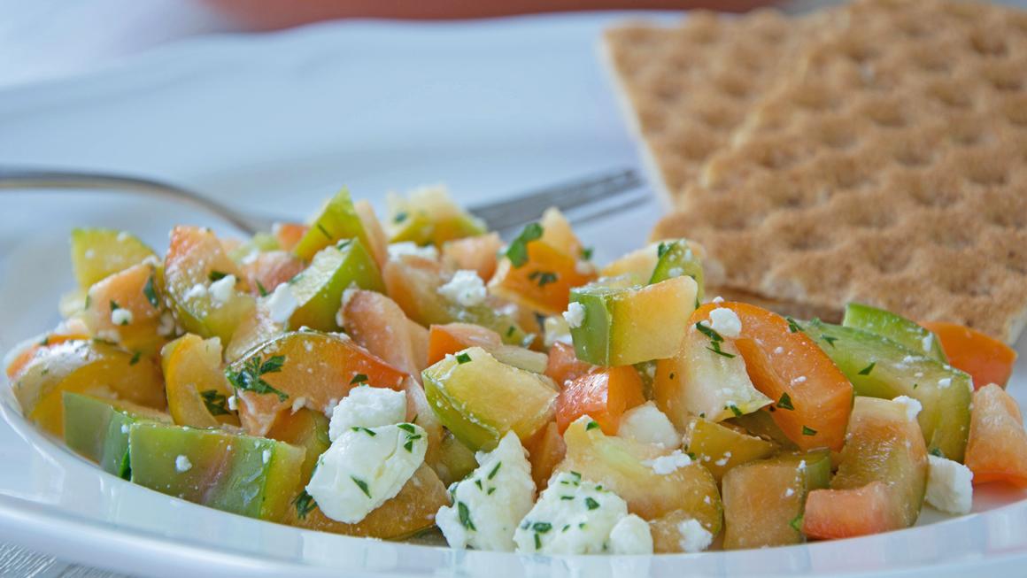 Peperonisalat mit Feta