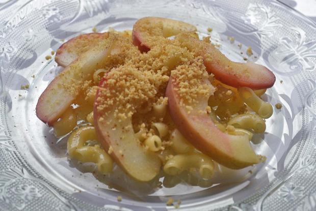 Hörnli-mit-Apfelschnitzen