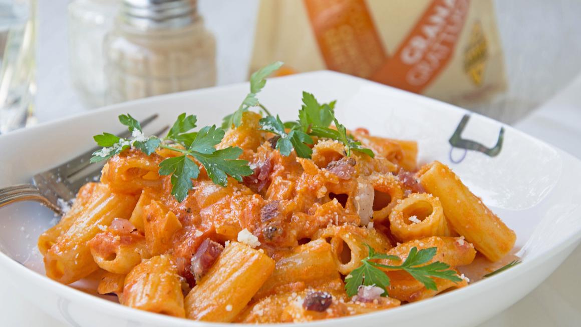 Pasta mit Rahmsauce und Speck