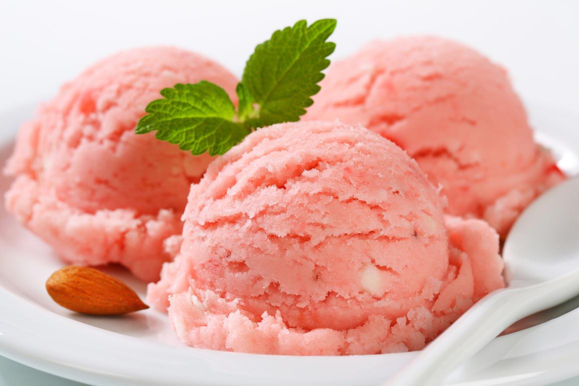 Erfrischendes Erdbeersorbet