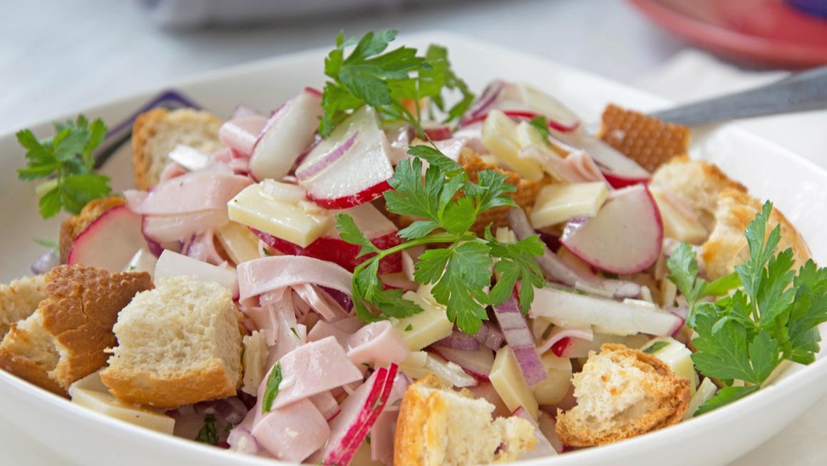 Brotsalat mit Lyoner