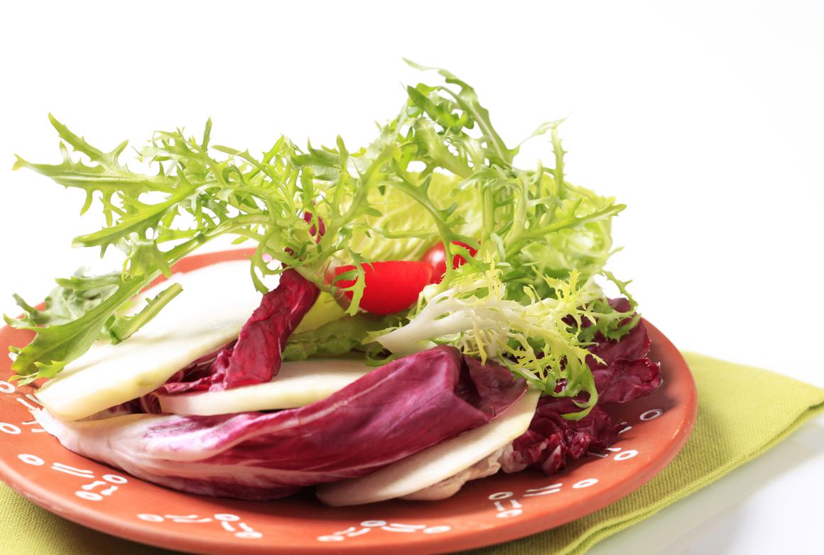 Friséesalat mit Gemüse