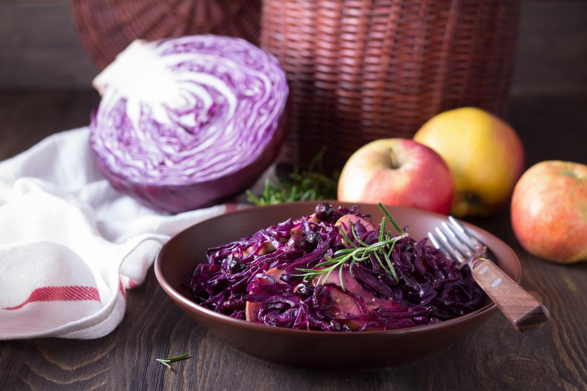 Rotkraut mit Apfel