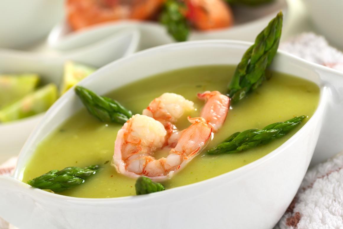 Spargelsuppe mit Bärlauch und Shrimps - Rezept