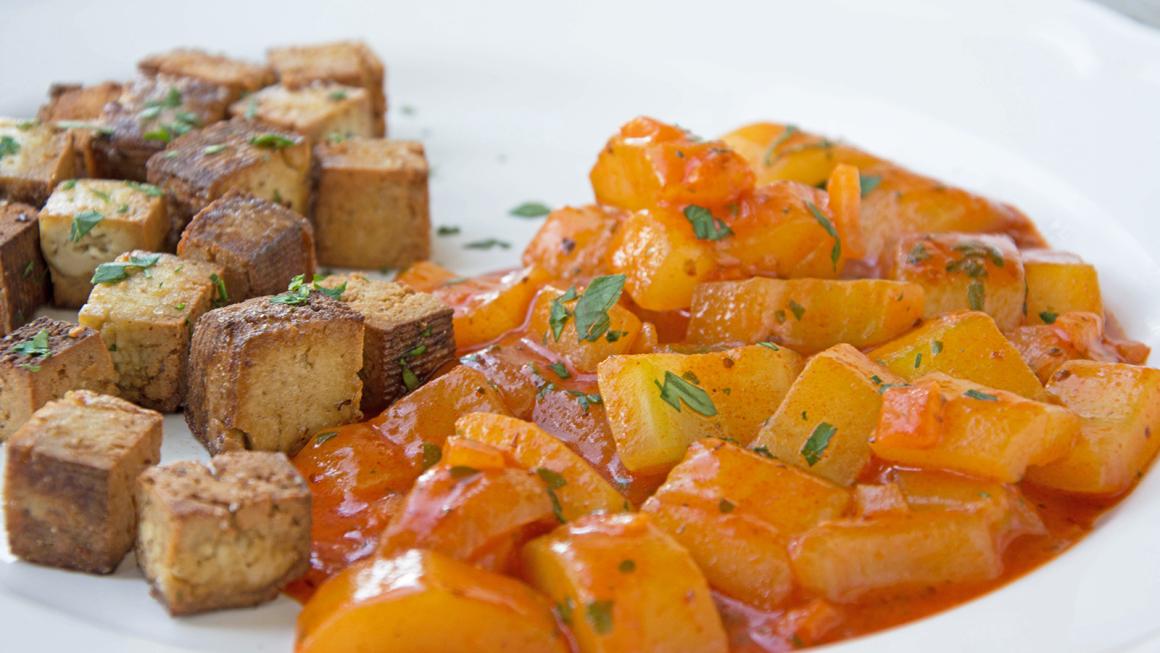 Gurkengemüse mit Tofu