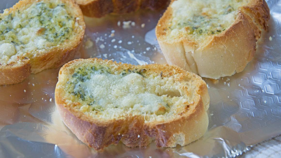 Kräuterbaguette mit Zitronen-Parmesan