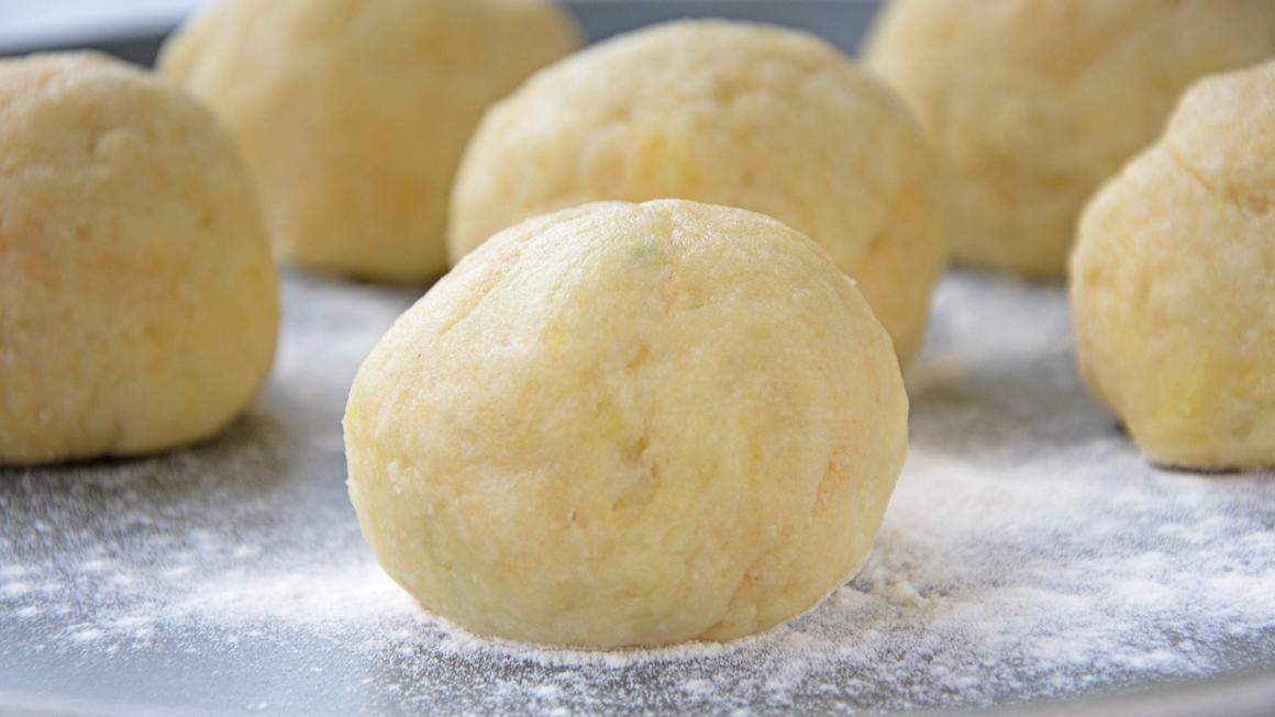Griessknödel mit Knoblauch