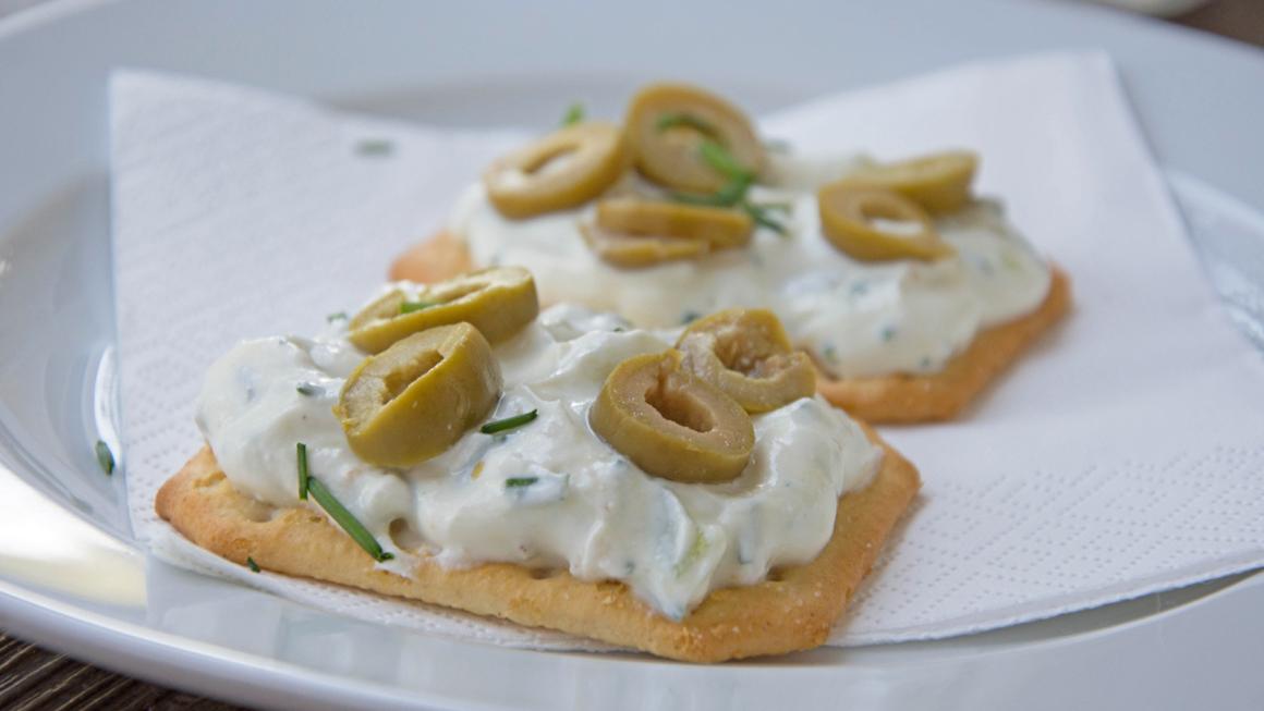 Oliven-Parmesan-Dip