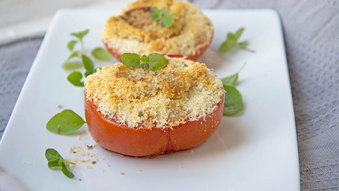 Tomatenhälften mit Brösel
