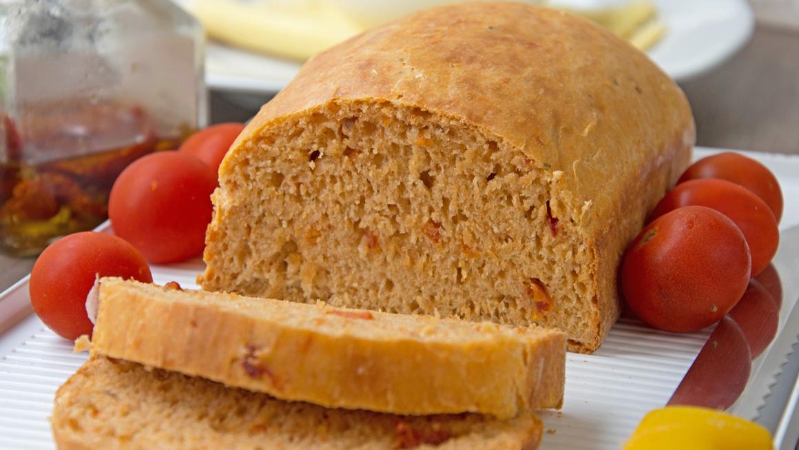 Brot mit getrockneten Tomaten