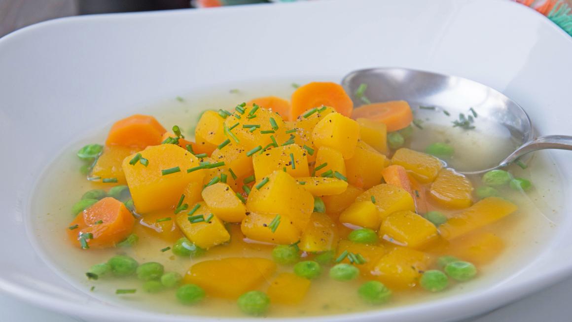 Vegane Kürbisgemüsesuppe