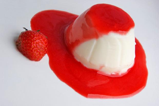 Panna Cotta mit Erdbeersauce