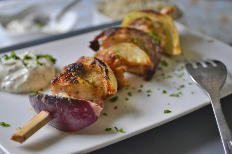 Pouletspiesse mit orientalischer Joghurtsauce