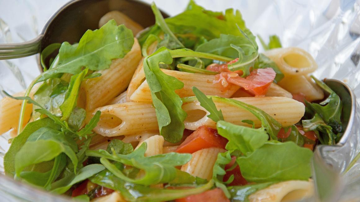 Pastasalat mit Rucola al dente
