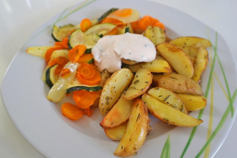 Ofengemüse mit Schnittlauchdip