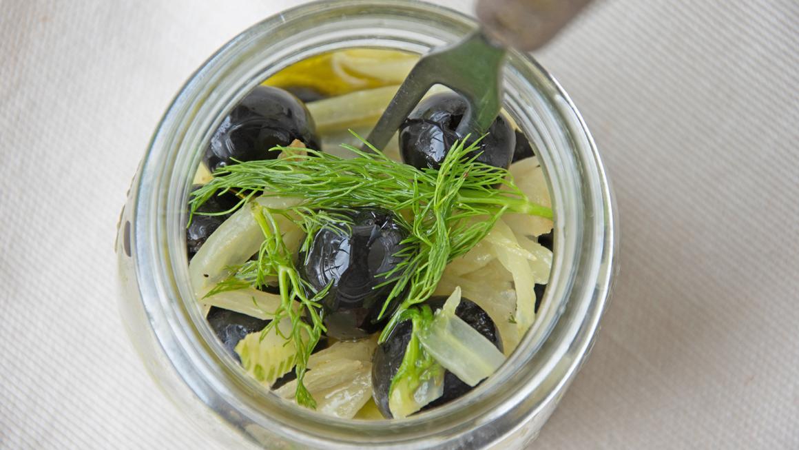 Marinierte Oliven mit Fenchel
