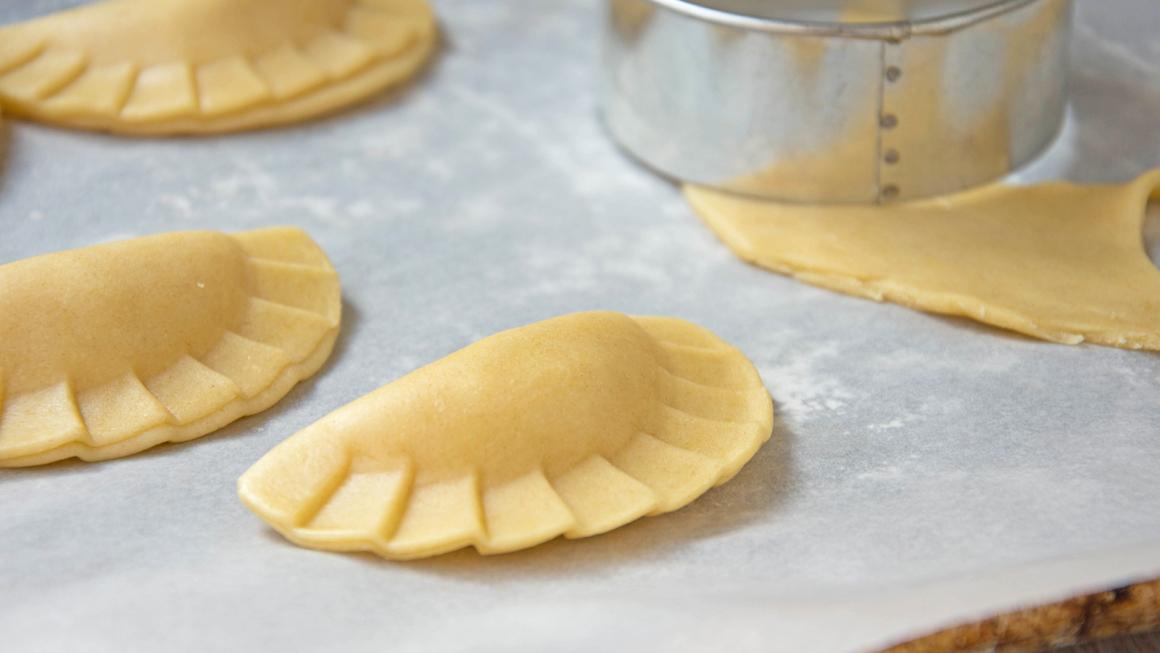 Ricotta-Tortellini mit Schinken und Petersilie
