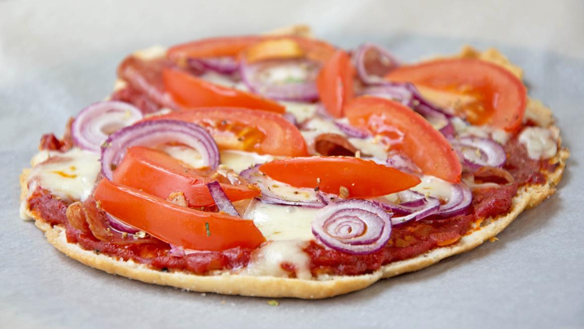 Fladenbrot-Salami-Pizza
