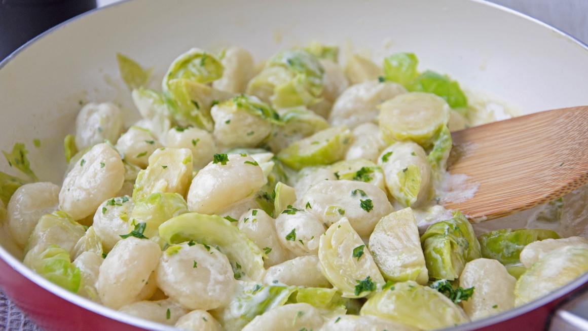 Rosenkohl-Gorgonzola-Gnocchi-Pfanne